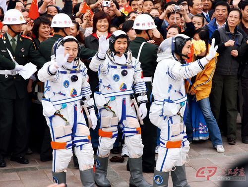 2008年9月25日至28日中国航天员首次实施空间出舱活动?第三空间E08-图3 2008年9月25日至28日中国航天员首次实施空间出舱活动?第三空间E08-图3