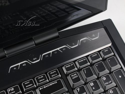 戴尔alienwarem17x（戴尔AlienwareCommand怎么用）