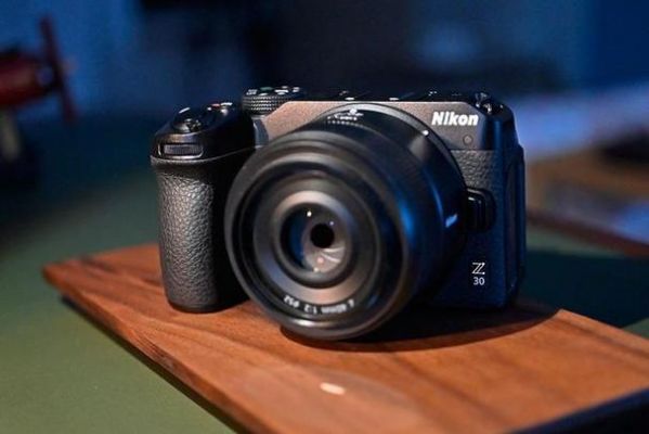 尼康z30和索尼a6300哪个好？尼康s6300