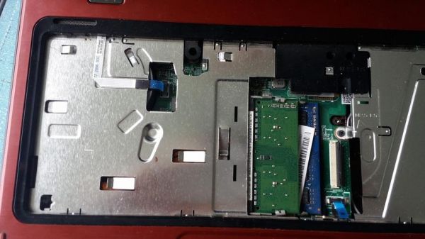 戴尔m1210硬盘在哪里（dell m1210拆机方法）