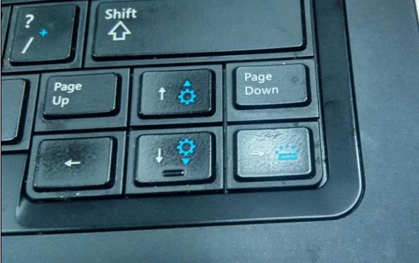 戴尔xps13键盘灯(dell键盘灯为什么打不开)-图1 戴尔xps13键盘灯(dell键盘灯为什么打不开)-图1