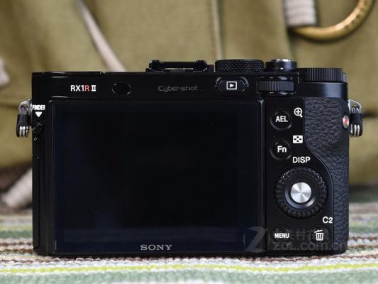 索尼rx1r和rx1r2哪个值得买?索尼rx1r2-图3 索尼rx1r和rx1r2哪个值得买?索尼rx1r2-图3