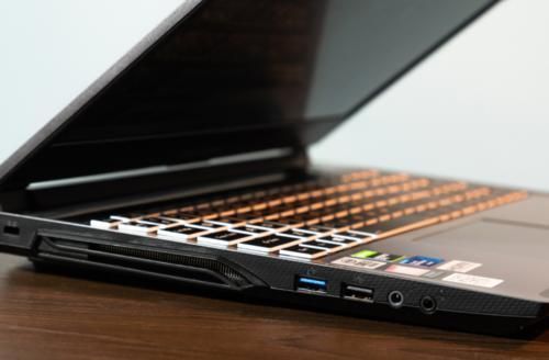 戴尔游匣7000和xps13（戴尔游匣7000和机械师T90怎么选）