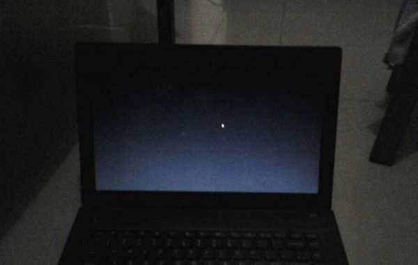 笔记本正常开机黑屏无显示怎么办？黑色笔记本